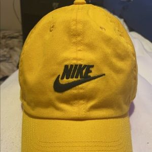 yellow nike strap back hat